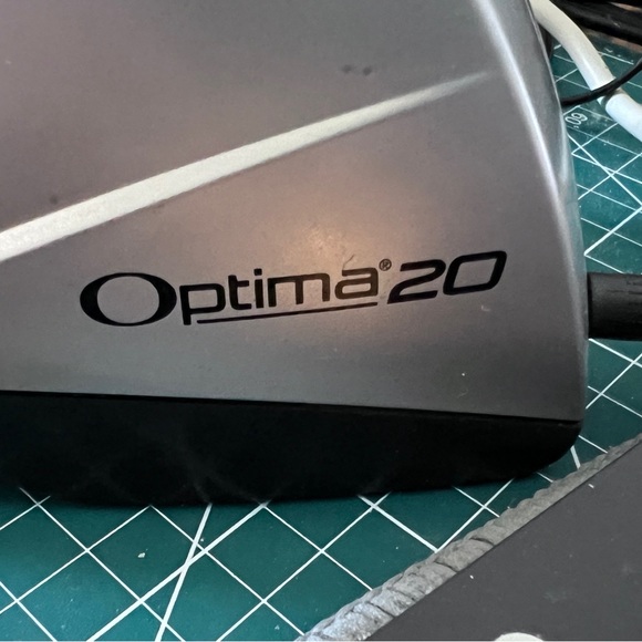 Optima 20 Electric Stapler 20-Sheet Capacity, Silver Model #48208 WORKS GOOD.... - Picture 3 of 8